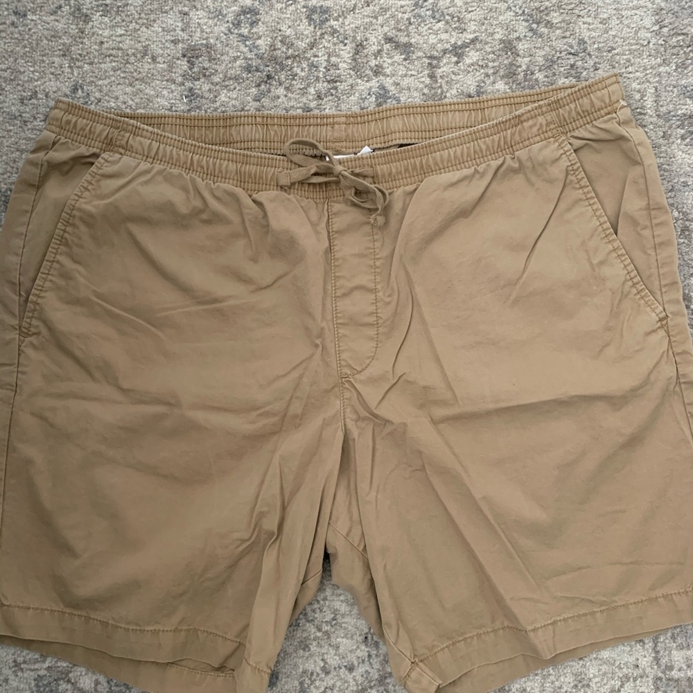 Khaki/Nude ‘stretch’ shorts